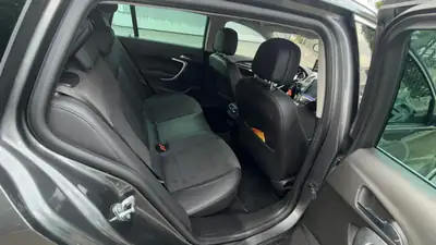 Opel Insignia 2.0 T Edition — Break spacieux, 220 ch dynamiques, historique sans sinistre — tableau de bord