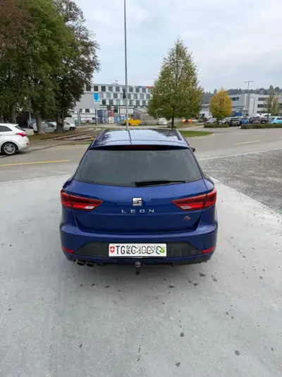 SEAT Leon 1.8 TSI FR Line — Break dynamique, 180 ch et 99'999 km — rear view
