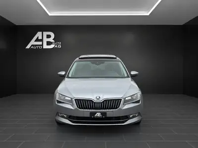 Skoda Superb Limousine 2.0 TDi 190 PS — Berline premium à consommation maîtrisée, sans accident — exterior view