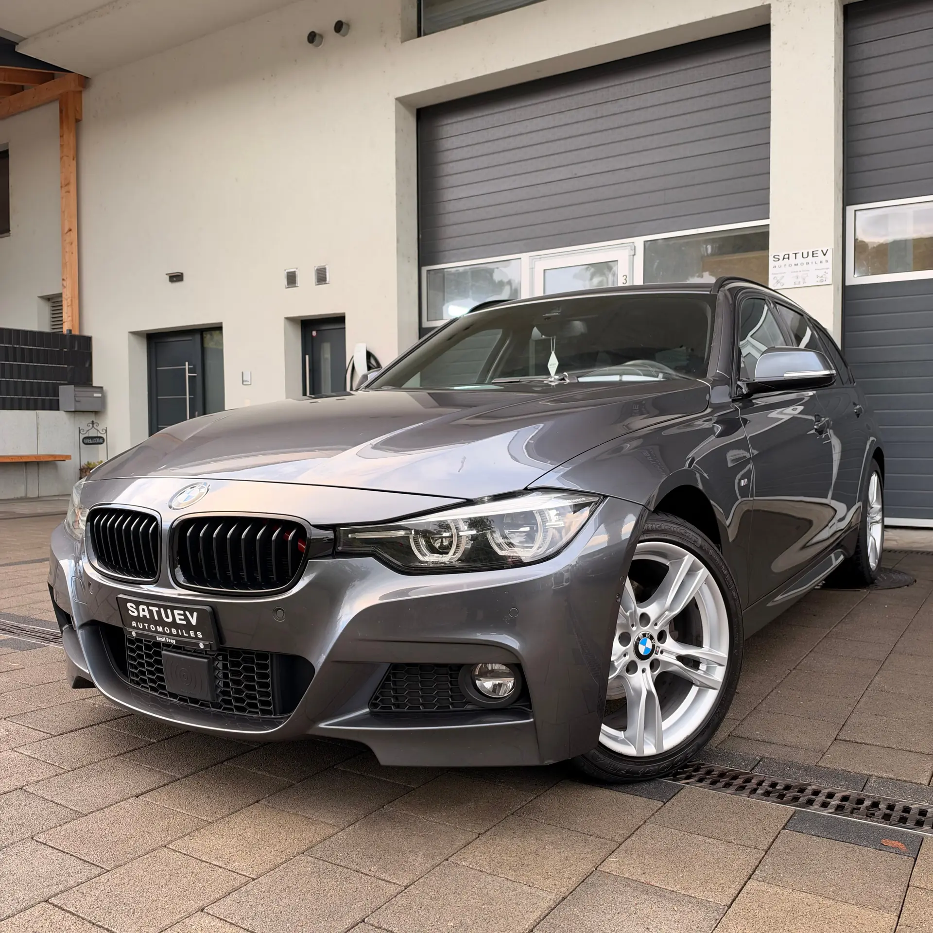 BMW 320 Touring xDrive — Break spacieux avec pack M et caméra 360