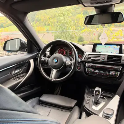BMW 320 Touring xDrive — Break spacieux avec pack M et caméra 360 — rear view
