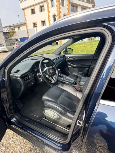 Porsche Macan 2.0 — SUV sportif 245 ch, full quattro, entretien premium inclus — rear view