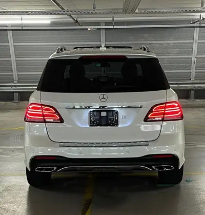Mercedes-Benz GLE 43 AMG — SUV premium 367 ch, blanc métallisé, 128'000 km — arrière
