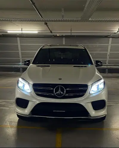 Mercedes-Benz GLE 43 AMG — SUV premium 367 ch, blanc métallisé, 128'000 km — vue extérieure