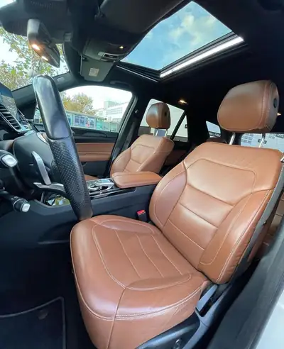 Mercedes-Benz GLE 43 AMG — SUV premium 367 ch, blanc métallisé, 128'000 km — tableau de bord