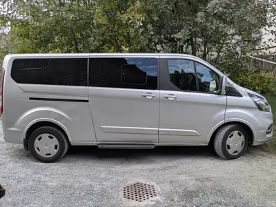 Ford Tourneo Custom 2.0 TDCi 130 — Monospace 9 places, fiable et économe — exterior view