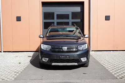 Dacia Sandero TCe 90 Stepway — Citadine robuste, équipée GPS et caméra, 8 roues incluses — Seitenansicht