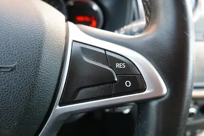 Dacia Sandero TCe 90 Stepway — Citadine robuste, équipée GPS et caméra, 8 roues incluses — Miniatur 14