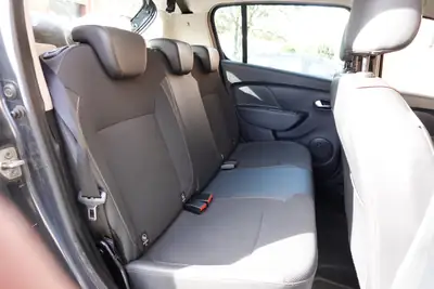 Dacia Sandero TCe 90 Stepway — Citadine robuste, équipée GPS et caméra, 8 roues incluses — Miniatur 23
