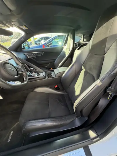 Jaguar F-Type Coupé 2.0 I4 — Sportive Britannique Élégante, 59 500 km — dashboard