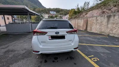 Toyota Auris 1.8 HSD Trend — Monospace hybride économe, sans accident — Seitenansicht