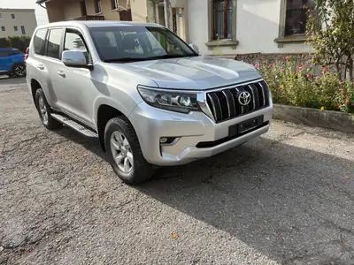 Toyota Land Cruiser 2.8 D 177 Comfort — SUV robuste, faible kilométrage, sans accident — Seitenansicht