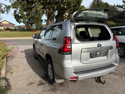 Toyota Land Cruiser 2.8 D 177 Comfort — SUV robuste, faible kilométrage, sans accident — Innenraum