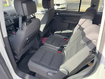 VW Touran 1.6 TDI — Monospace familial fiable, 138000 km, moteur économe — rear view