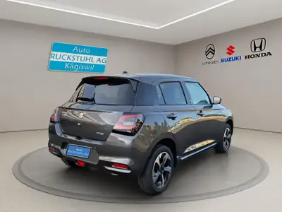 Suzuki Swift 1.2 Piz Sulai Top Hybrid 4x4 — Citadine polyvalente avec technologie hybride et traction intégrale — interior