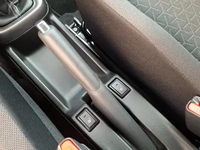 Suzuki Swift 1.2 Piz Sulai Top Hybrid 4x4 — Citadine polyvalente avec technologie hybride et traction intégrale — Thumbnail 11