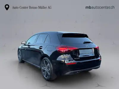 Mercedes-Benz Classe A 200 Night Star — Berline compacte hybride légère, 20 km seulement — arrière