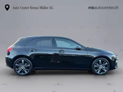 Mercedes-Benz Classe A 200 Night Star — Berline compacte hybride légère, 20 km seulement — détail
