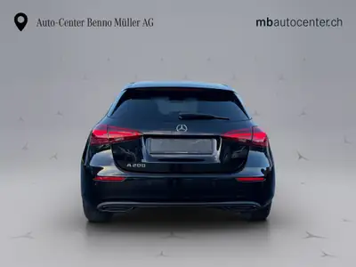 Mercedes-Benz Classe A 200 Night Star — Berline compacte hybride légère, 20 km seulement — intérieur