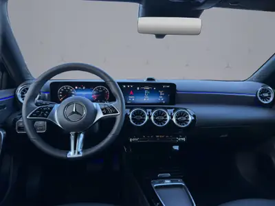 Mercedes-Benz Classe A 200 Night Star — Berline compacte hybride légère, 20 km seulement — Miniature 13