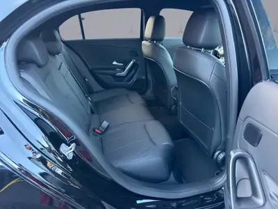Mercedes-Benz Classe A 200 Night Star — Berline compacte hybride légère, 20 km seulement — Miniature 17