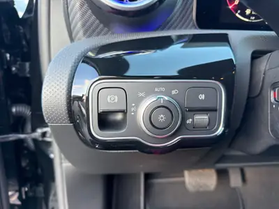 Mercedes-Benz Classe A 200 Night Star — Berline compacte hybride légère, 20 km seulement — Miniature 19