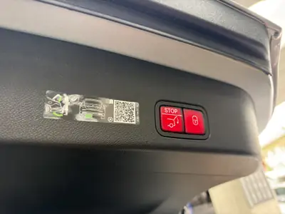 Mercedes-Benz GLC 400 4Matic — SUV électrique haute performance, 20 km seulement — Miniatur 15