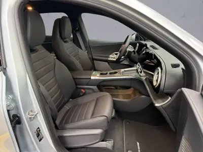 Mercedes-Benz GLC 400 4Matic — SUV électrique haute performance, 20 km seulement — Miniatur 13