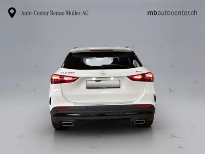 Mercedes-Benz GLA 250 AMG Line 4matic — SUV compact hybride, 238 ch et très peu kilométré — Armaturenbrett