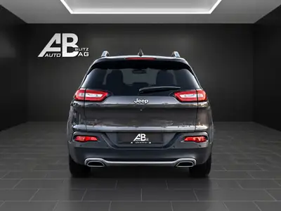 Jeep Cherokee 3.2 Limited AWD — SUV robuste, 272 PS, sans accident — intérieur