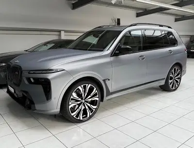 BMW X7 xDrive 48V M60i — SUV 7 places premium, 530 ch et technologie hybride — side view