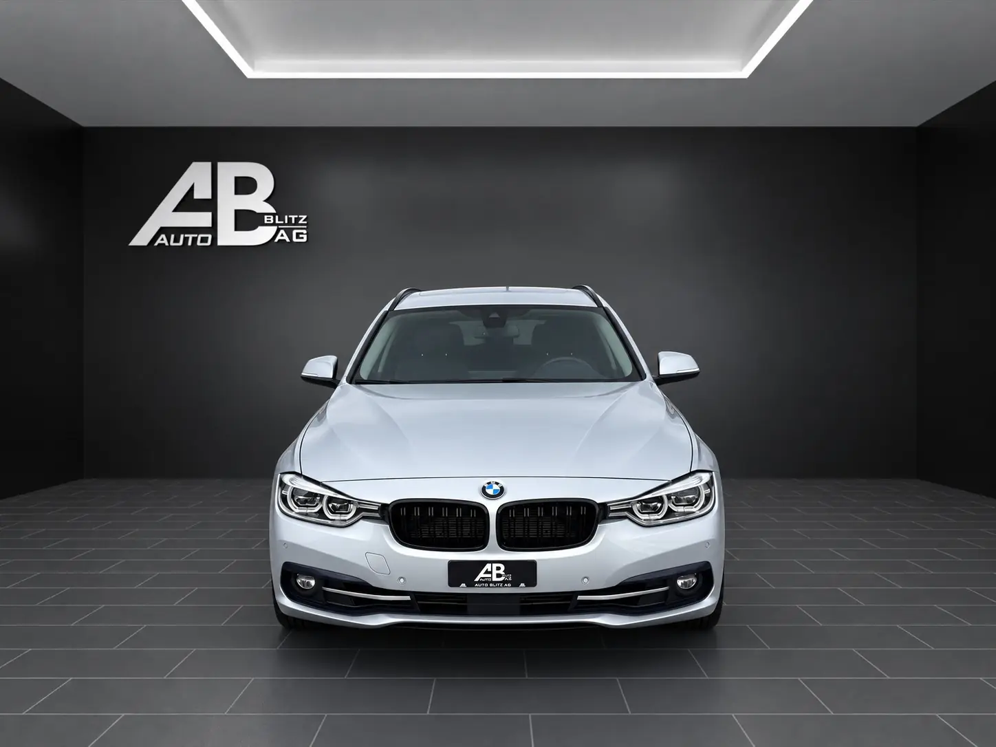 BMW 330d xDrive Touring — Break diesel 258 PS, transmission automatique, état impeccable