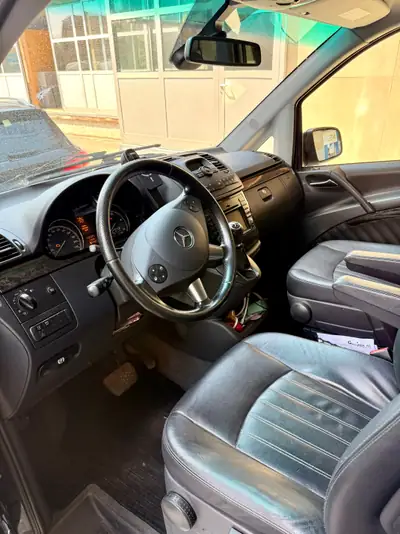 Mercedes-Benz Viano 3.0 V6 CDI — Monospace premium, 299'600 km, sans sinistre — detail