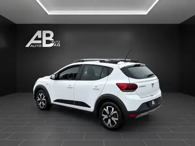 Dacia Sandero Stepway TCe 90 — Compacte polyvalente, essence économe et fiable — rear view