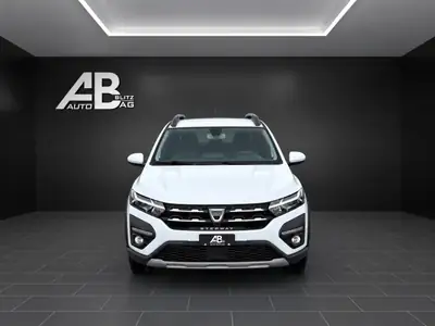 Dacia Sandero Stepway TCe 90 — Compacte polyvalente, essence économe et fiable — exterior view