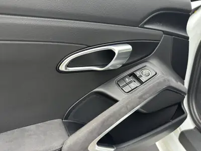 Porsche 718 Boxster GTS — Cabriolet sport turbo 365 ch, très bas kilométrage — Thumbnail 24