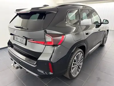 BMW X1 xDrive20d 48V M Sport Pro — SUV compact hybride mild, très peu kilométré — Heckansicht