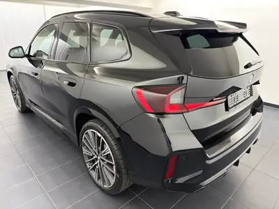 BMW X1 xDrive20d 48V M Sport Pro — SUV compact hybride mild, très peu kilométré — Seitenansicht