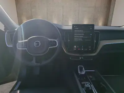 Volvo XC60 2.0 T6 TE Plus Dark eAWD — SUV hybride rechargeable, 7000 km seulement — Miniatur 11