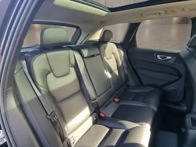 Volvo XC60 2.0 T6 TE Plus Dark eAWD — SUV hybride rechargeable, 7000 km seulement — Miniatur 17