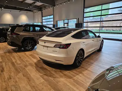 Tesla Model 3 Performance Dual Motor — 513 ch, AWD, véhicule suisse impeccable — Thumbnail 9