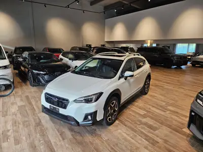 Subaru XV 2.0 Luxury AWD — SUV polyvalent avec attelage et toit panoramique — side view