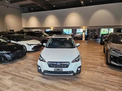 Subaru XV 2.0 Luxury AWD — SUV polyvalent avec attelage et toit panoramique — interior