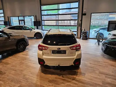 Subaru XV 2.0 Luxury AWD — SUV polyvalent avec attelage et toit panoramique — Thumbnail 12
