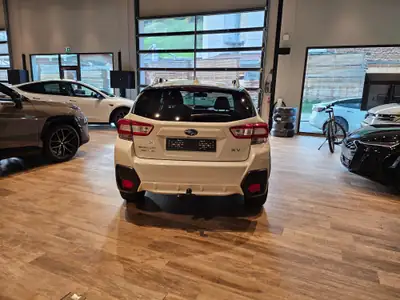 Subaru XV 2.0 Luxury AWD — SUV polyvalent avec attelage et toit panoramique — Thumbnail 11