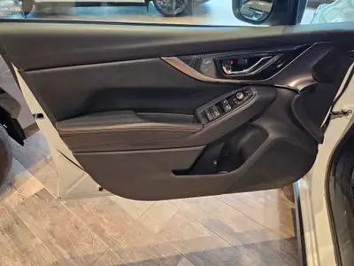Subaru XV 2.0 Luxury AWD — SUV polyvalent avec attelage et toit panoramique — Thumbnail 25