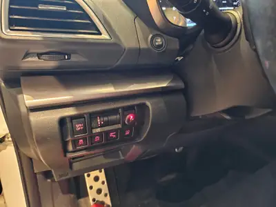Subaru XV 2.0 Luxury AWD — SUV polyvalent avec attelage et toit panoramique — Thumbnail 28
