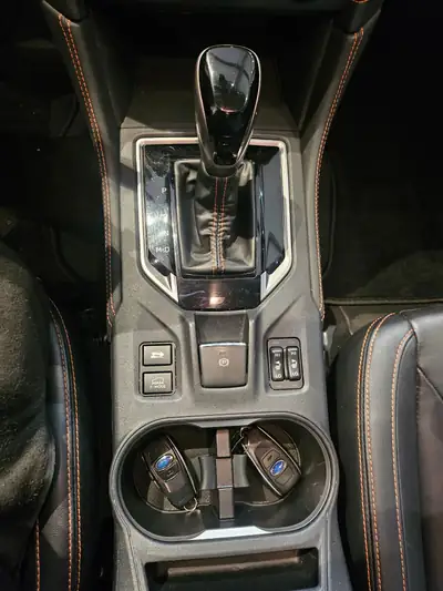 Subaru XV 2.0 Luxury AWD — SUV polyvalent avec attelage et toit panoramique — Thumbnail 31