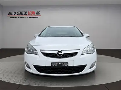 Opel Astra SportsTourer 1.7 CDTi — Familiale diesel fiable, entretien complet, attelage inclus — vue extérieure