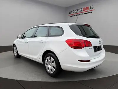 Opel Astra SportsTourer 1.7 CDTi — Familiale diesel fiable, entretien complet, attelage inclus — intérieur
